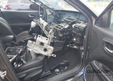 2020 Jeep Compass Latitude 4X4 from USA, damaged, VIN 3C4NJDBB4LT167686